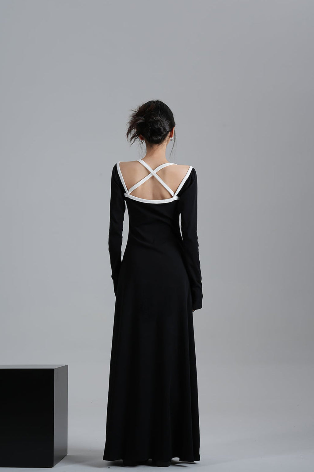 Cold Shoulder Long Sleeve Contrast Trim Maxi Dress